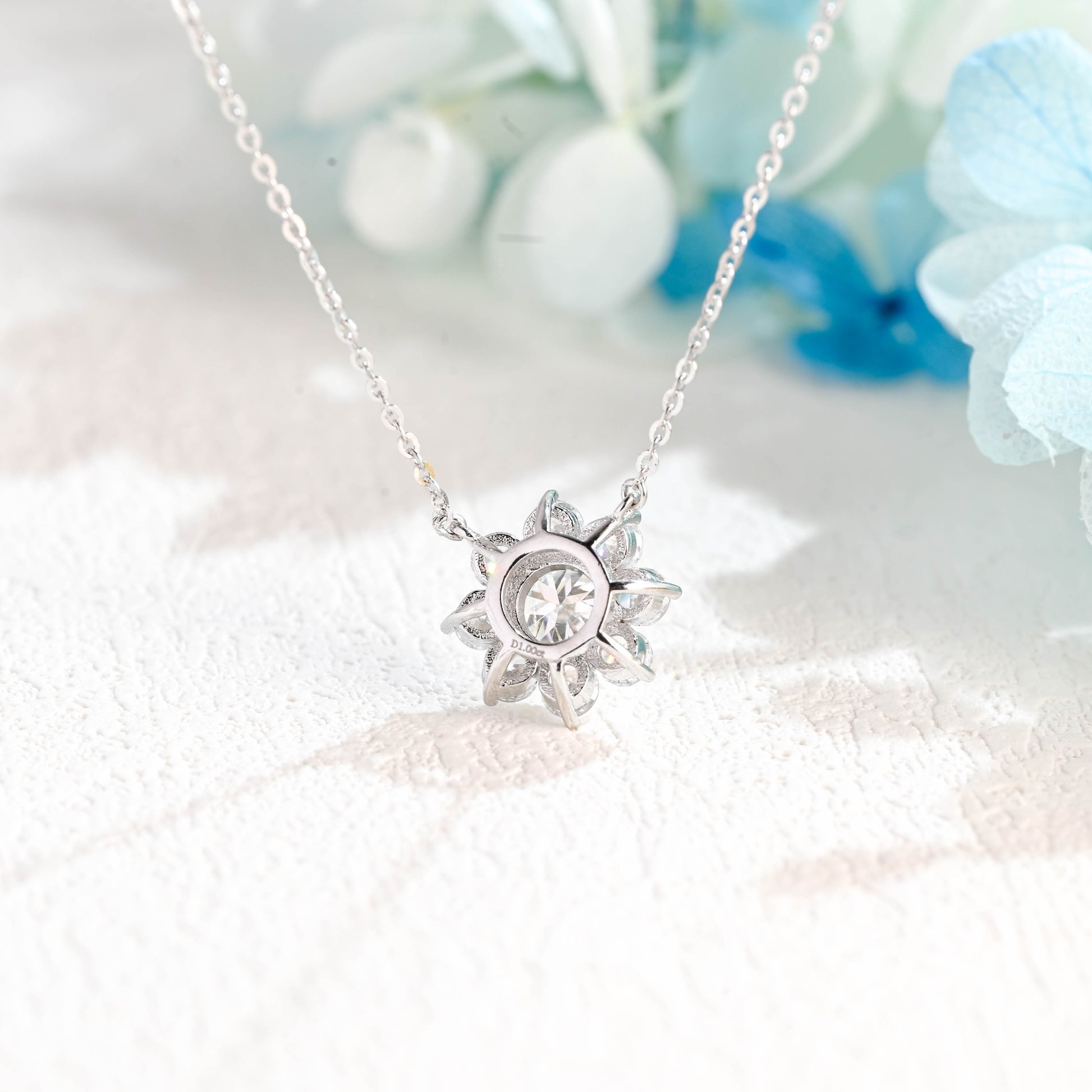 round-cut-moissanite-pendant-flower-necklace