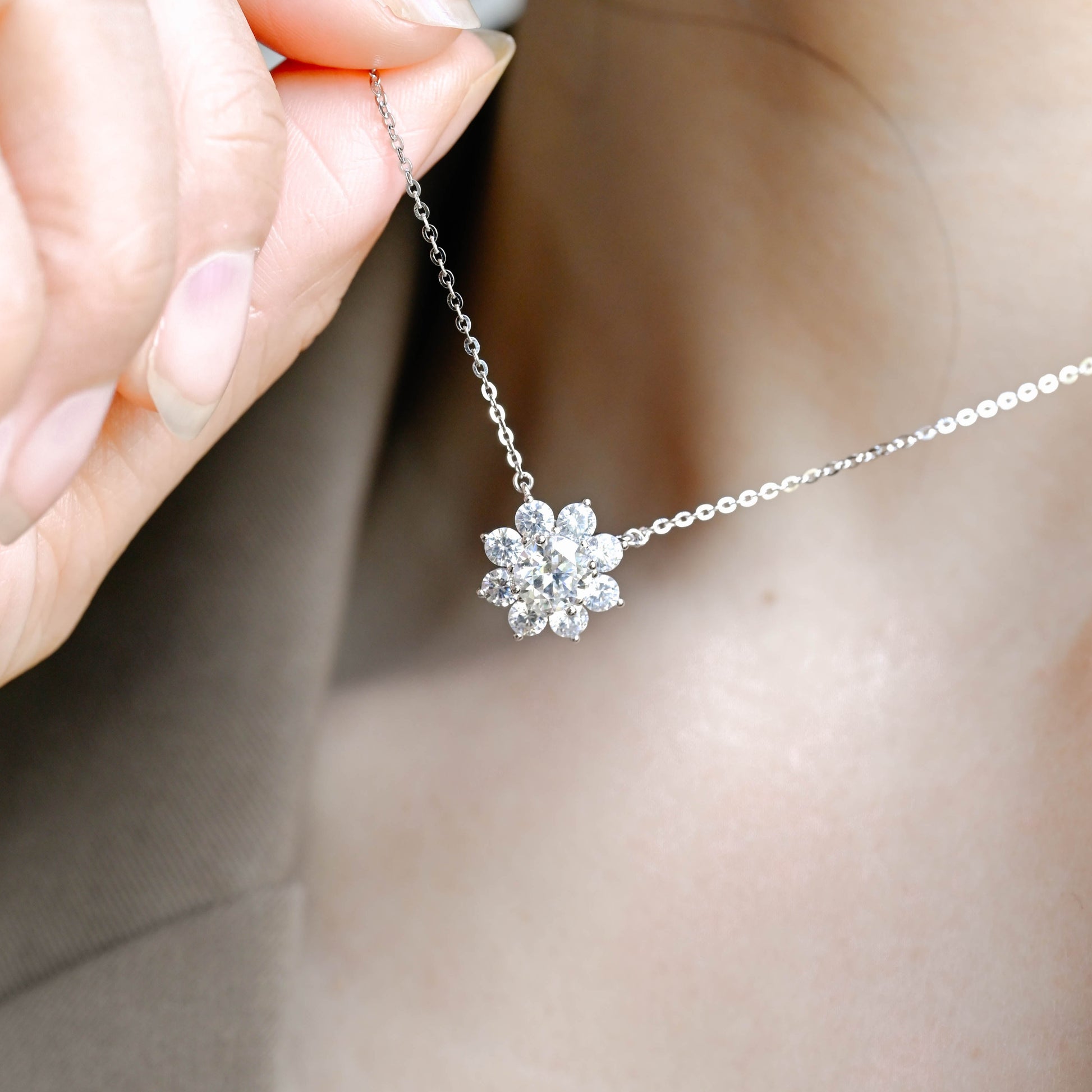 round-cut-moissanite-pendant-flower-necklace