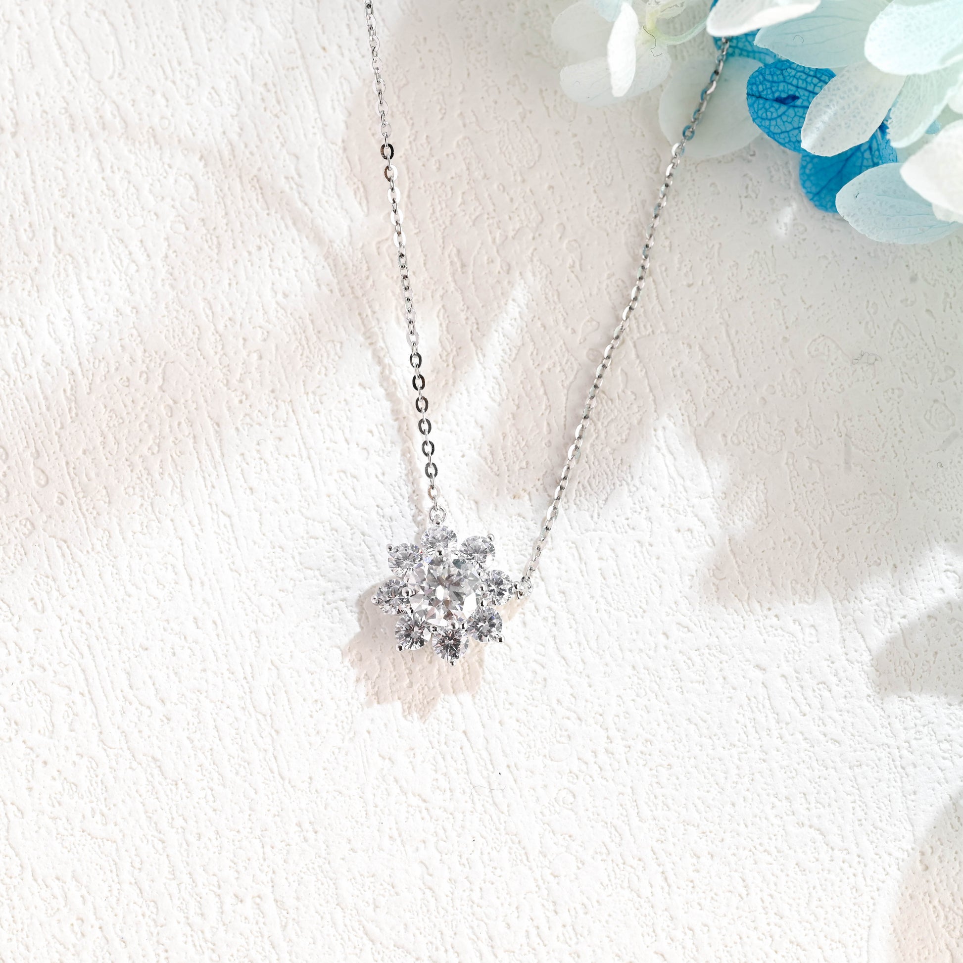 round-cut-moissanite-pendant-flower-necklace