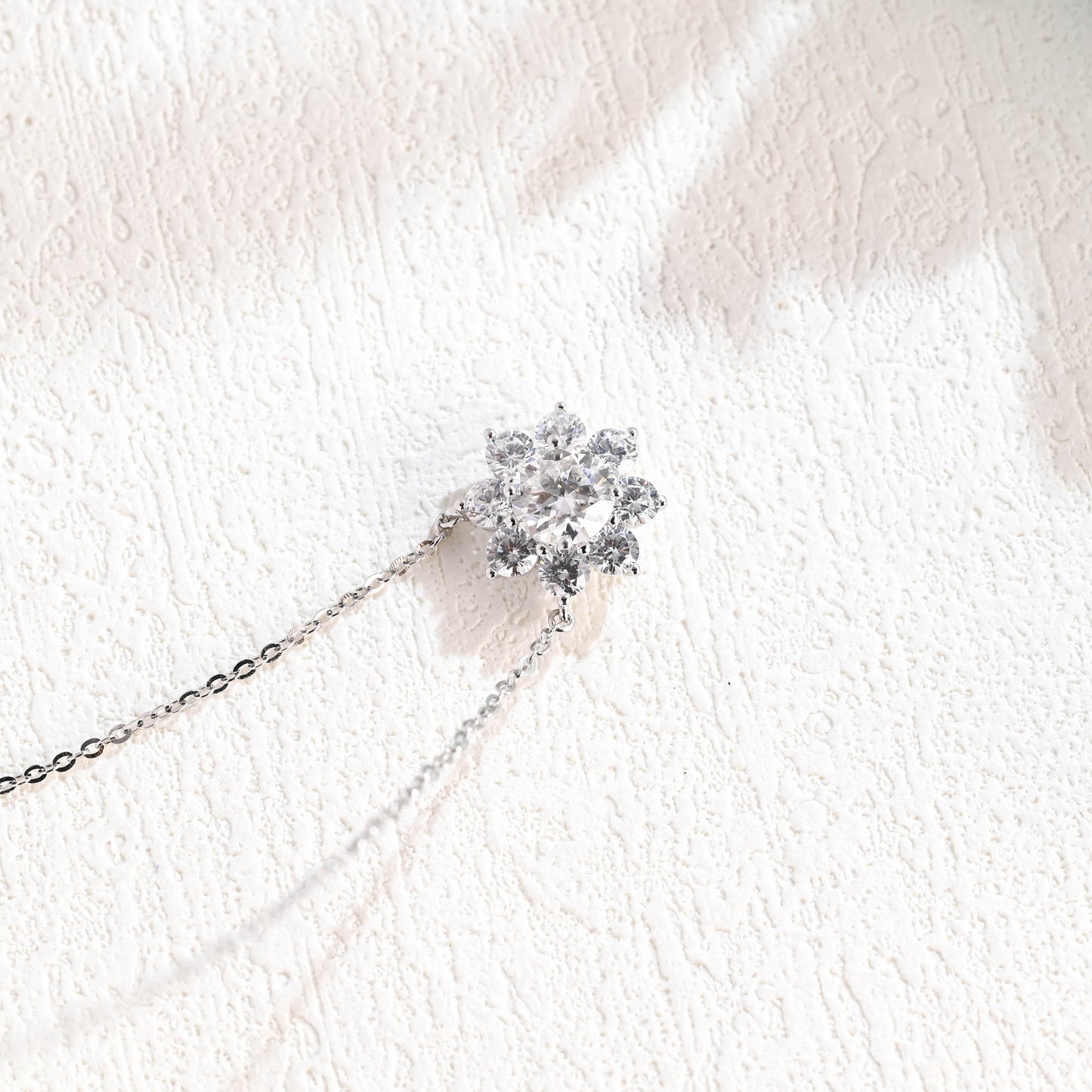 round-cut-moissanite-pendant-flower-necklace