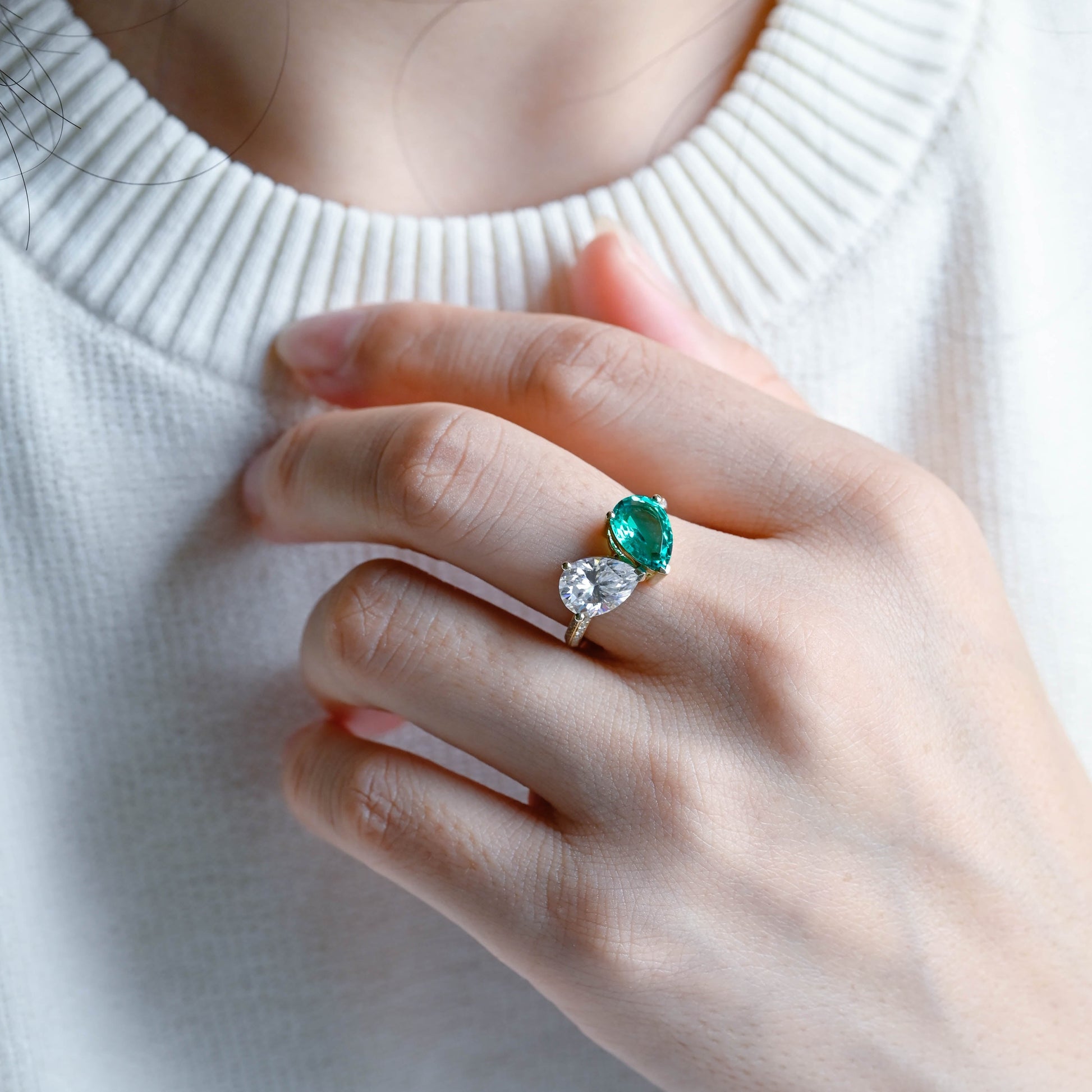 toi-et-moi-diamond-ring-engagement-ring-wedding-ring-emerald-ring