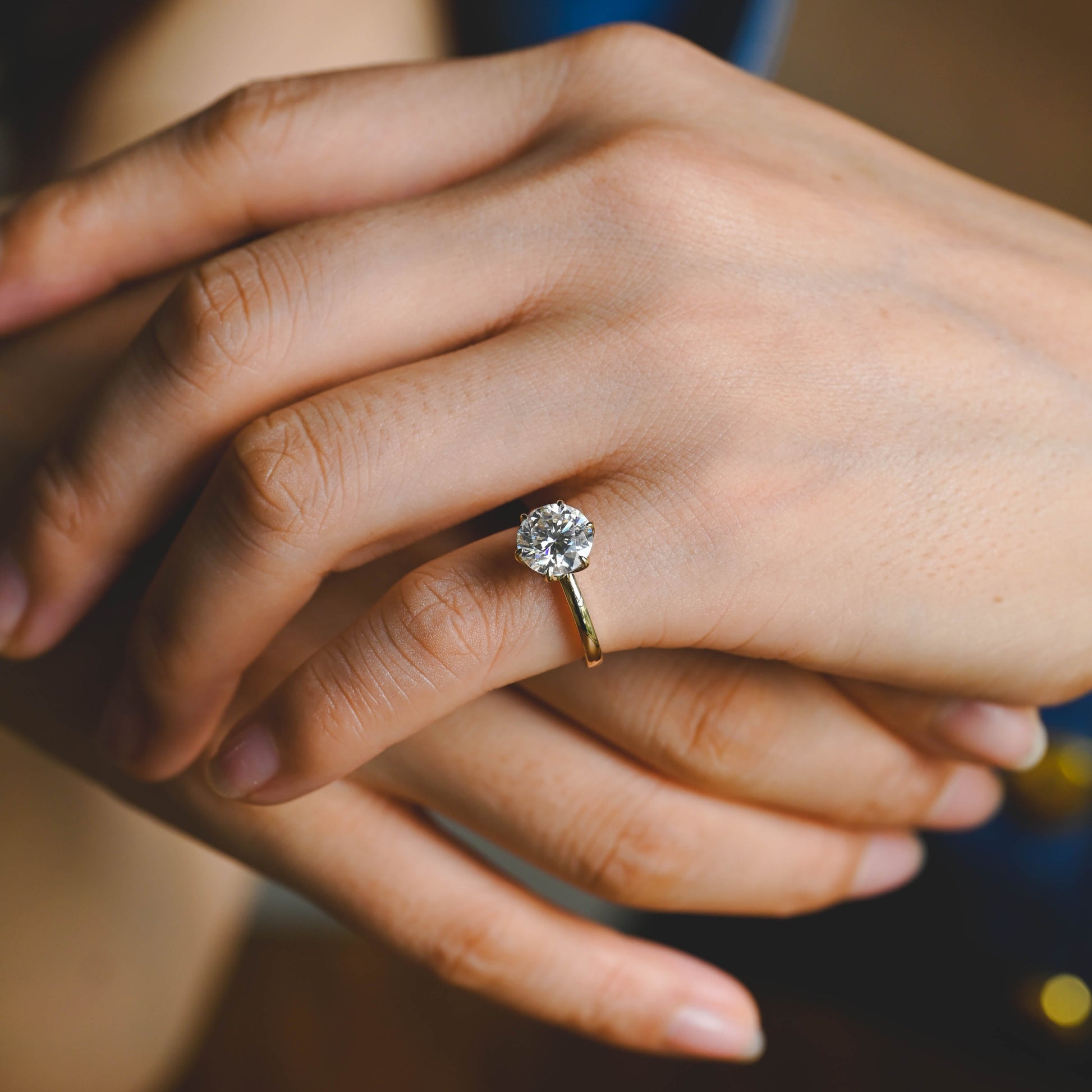 tulip-setting-round-cut-lab-grown-diamond-engagement-wedding-ring